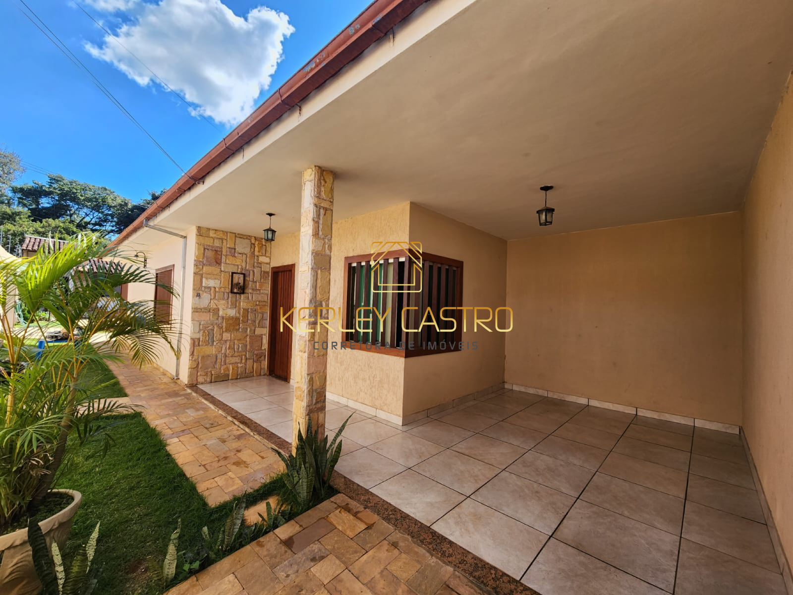 VENDO ÓTIMA CASA NO BAIRRO SANTA RITA DE CÁSSIA 